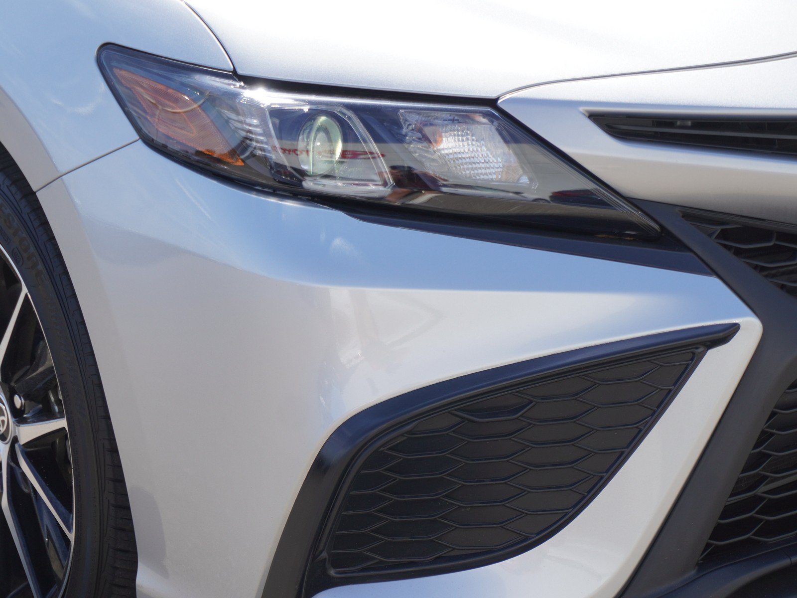 Used 2024 Toyota Camry SE FWD image 3