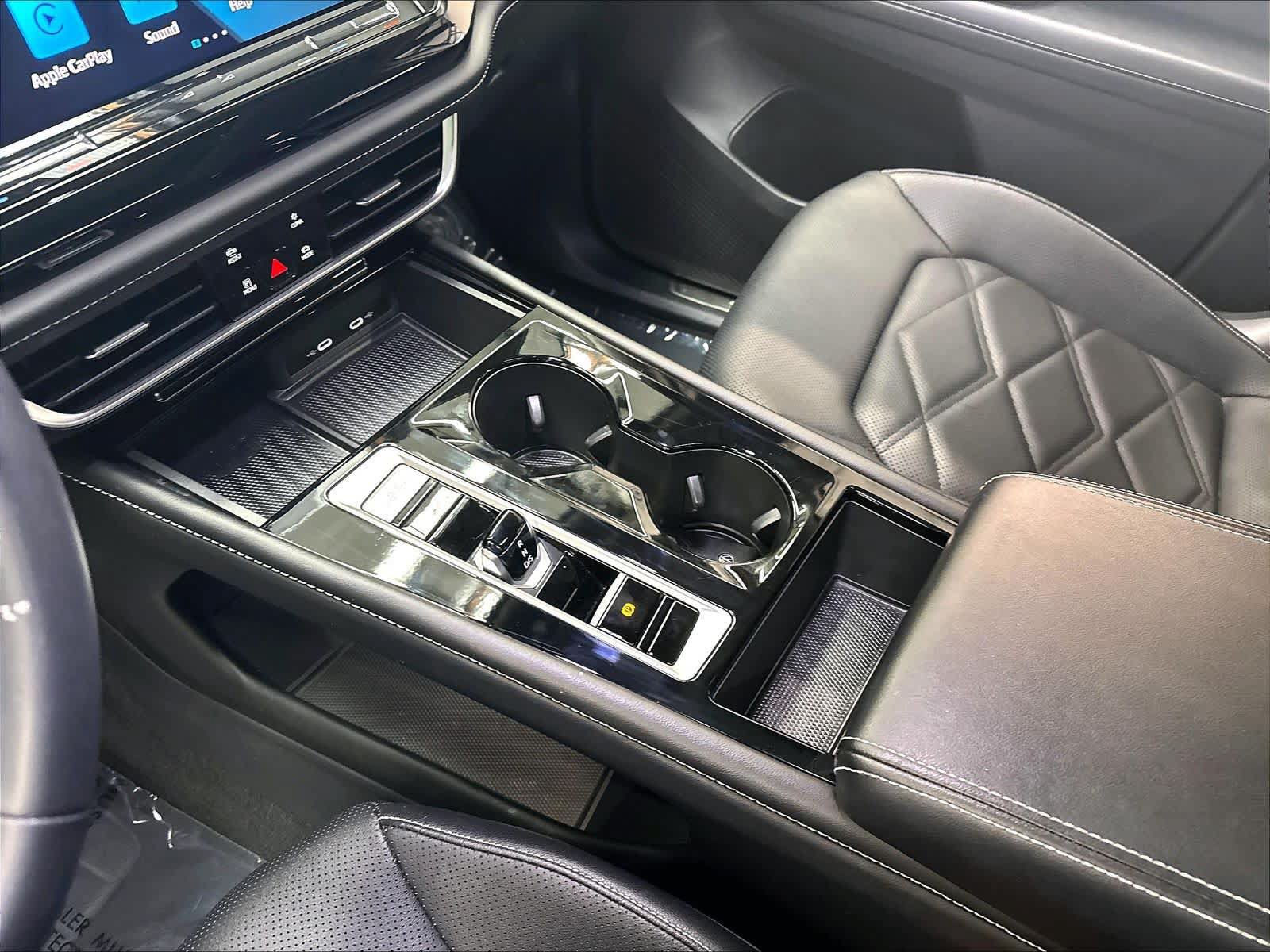 Used 2024 Volkswagen Atlas SE w/ Panoramic Sunroof Package AWD/4WD image 21
