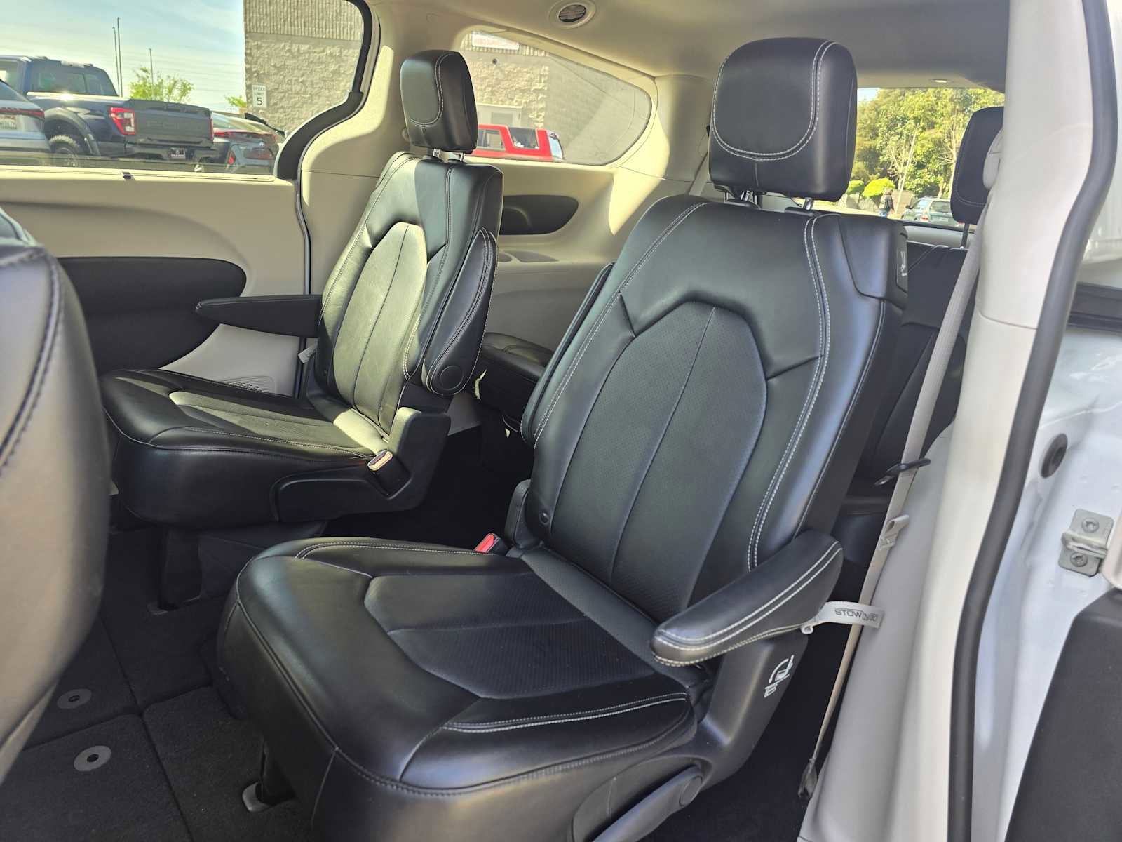Used 2024 Chrysler Pacifica Touring-L image 20