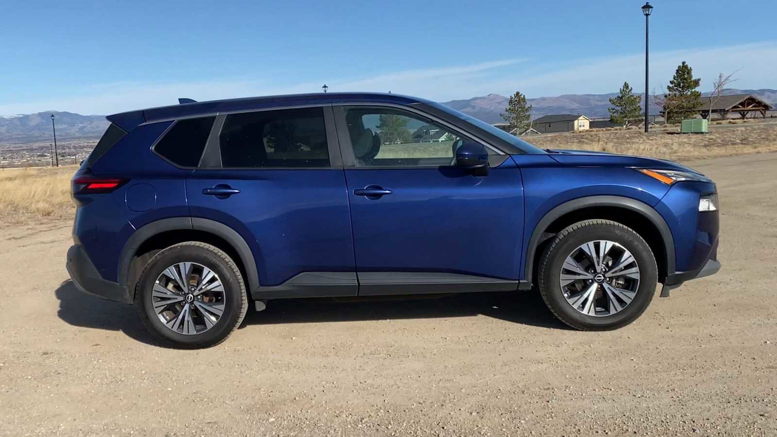 Used 2022 Nissan Rogue SV image 9