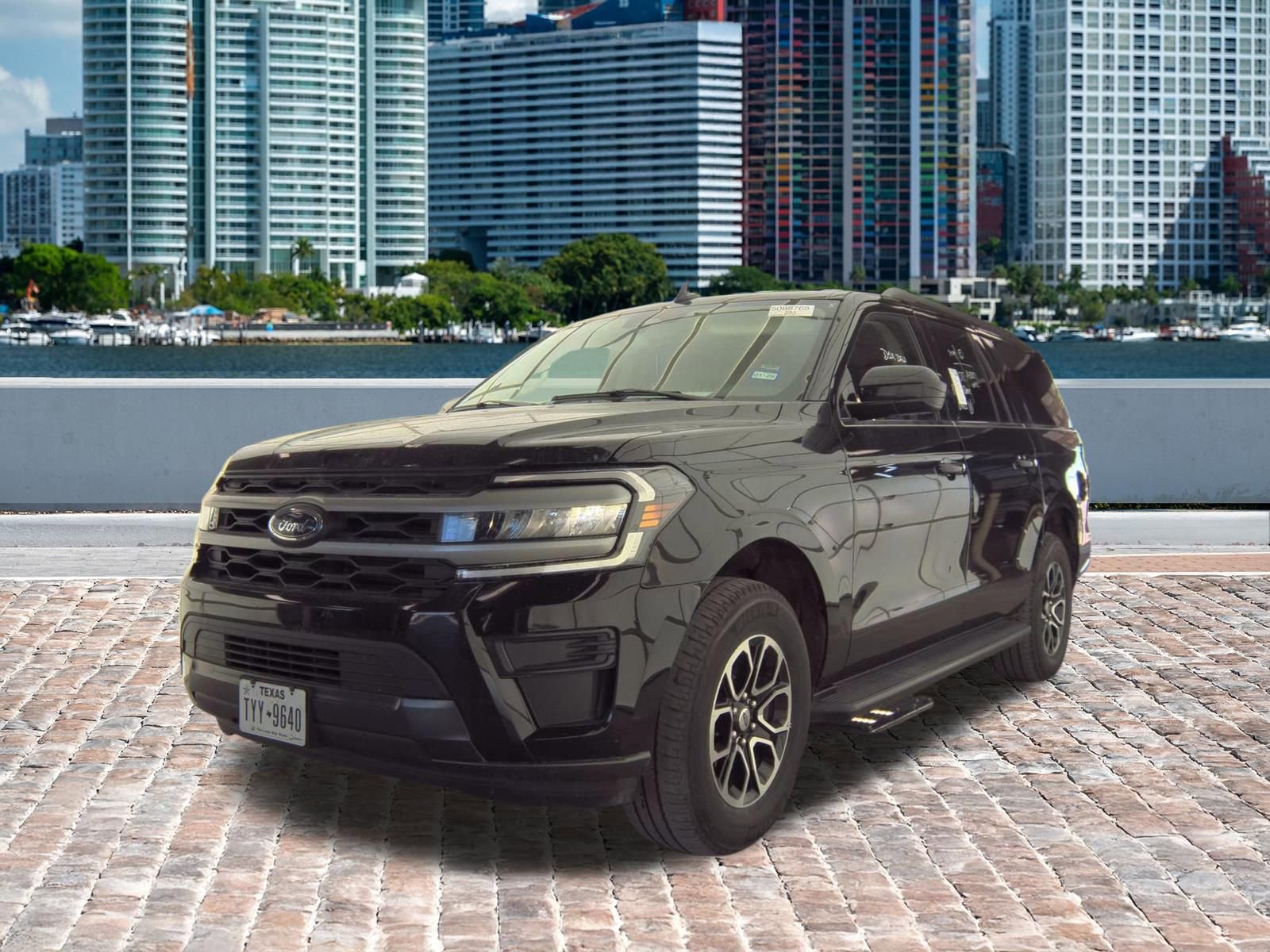 Used 2024 Ford Expedition Max XLT AWD/4WD image 3