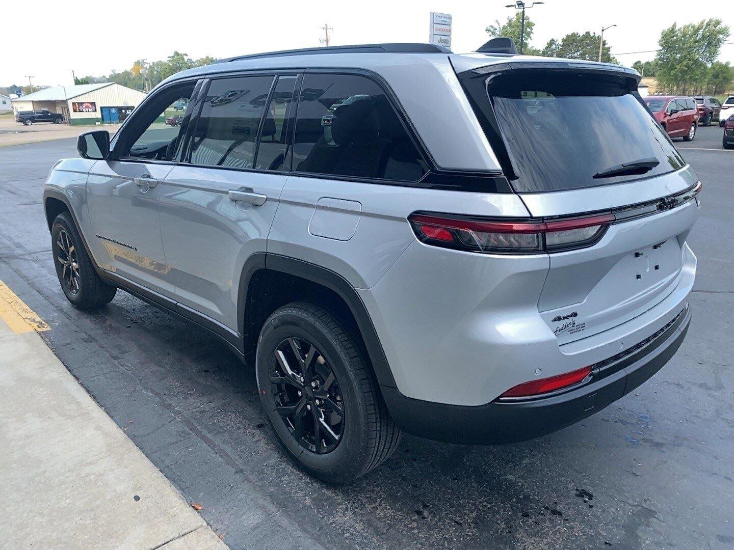 New 2025 Jeep Grand Cherokee Altitude image 16