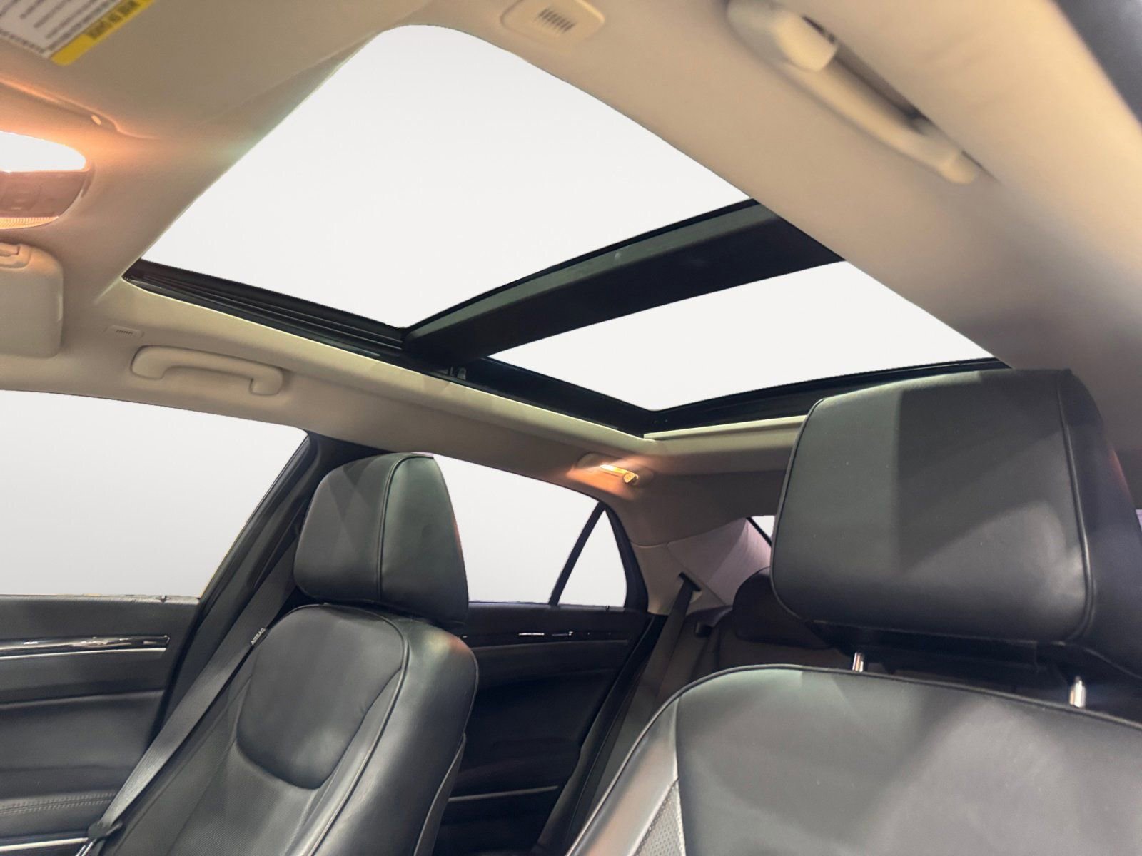 Used 2019 Chrysler 300 Limited w/ Light Group image 30