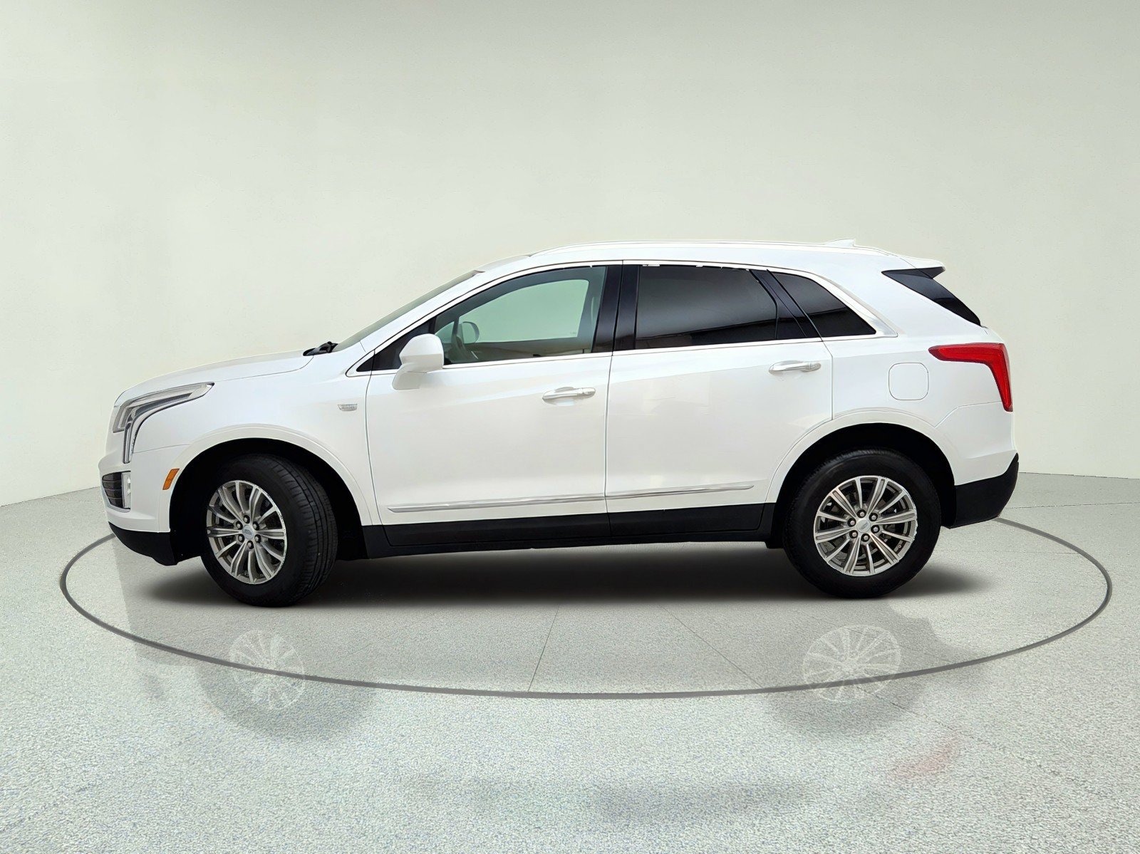 Used 2017 Cadillac XT5 Luxury w/ Driver Awareness Package FWD image 14