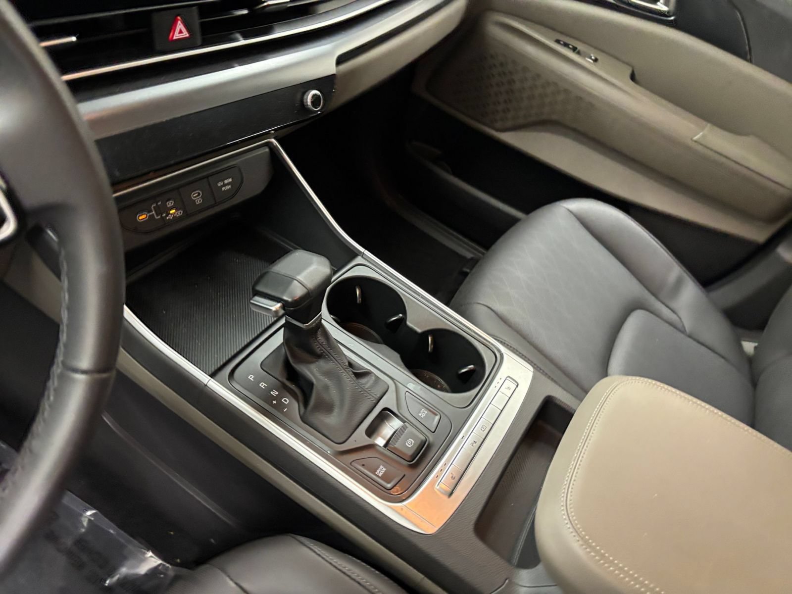 Used 2026 Kia Carnival FWD image 41