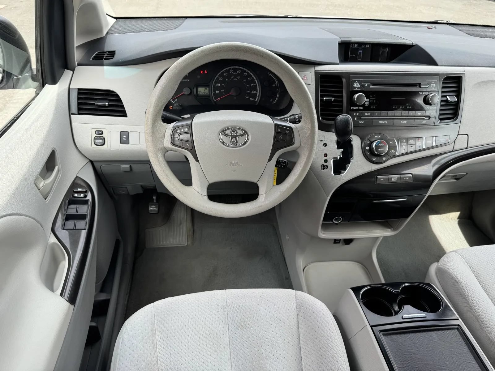 Used 2013 Toyota Sienna LE w/ Towing Pkg FWD image 17