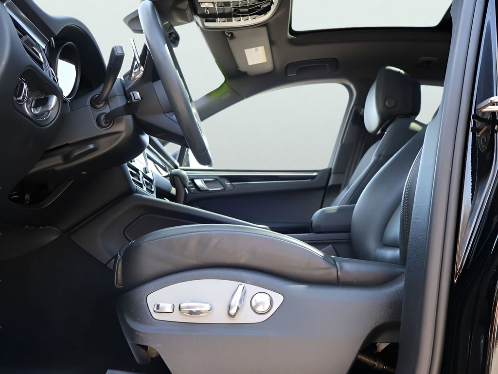Used 2022 Porsche Macan S image 34