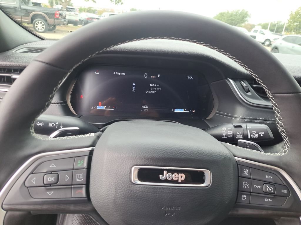 New 2025 Jeep Grand Cherokee Laredo w/ Luxury Tech Group I RWD image 10