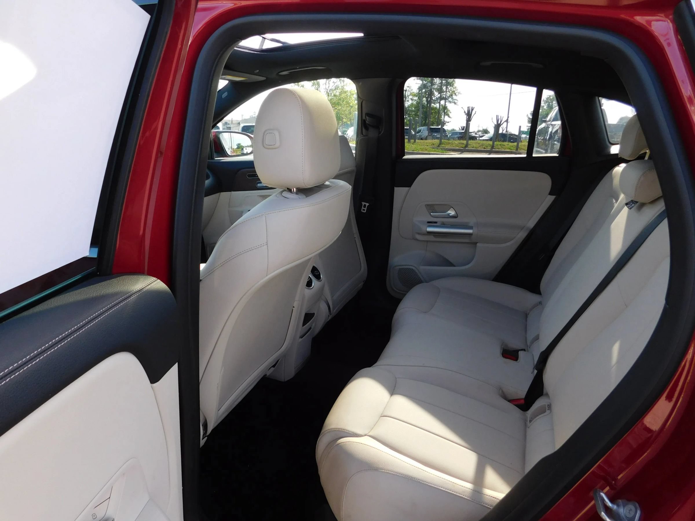 Used 2023 Mercedes-Benz GLA 250 4MATIC w/ Premium Package image 13