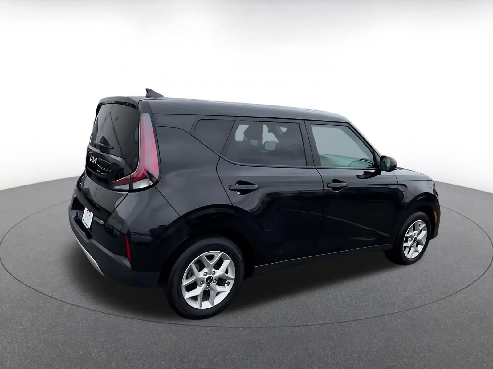 Used 2025 Kia Soul LX w/ LX Technology Package FWD image 14