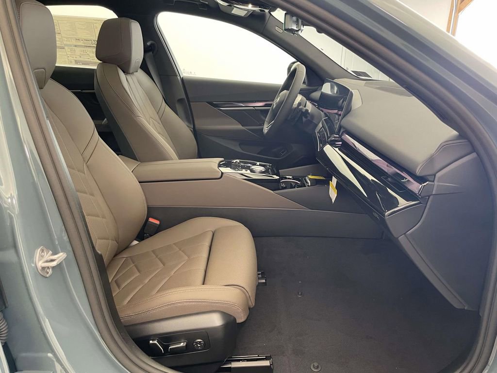 New 2026 BMW 550e xDrive AWD/4WD image 20