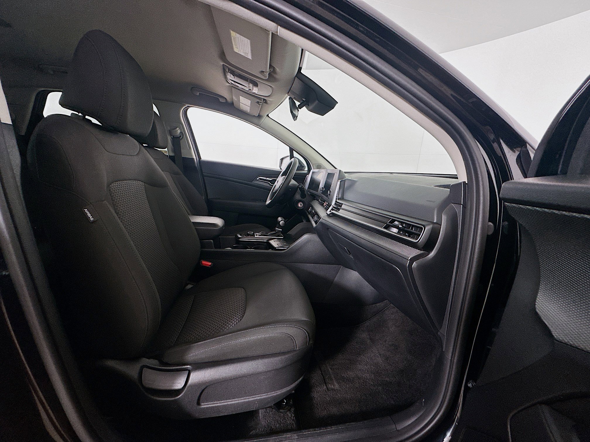 Used 2025 Kia Sportage LX AWD/4WD image 30