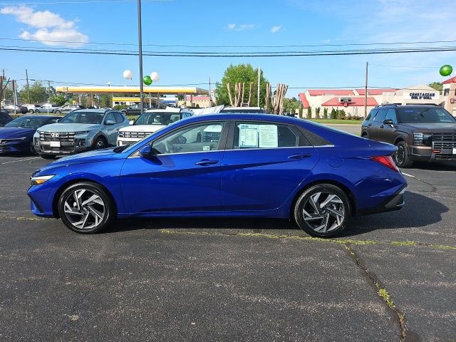 Certified 2025 Hyundai Elantra SEL w/ Cargo Package image 1