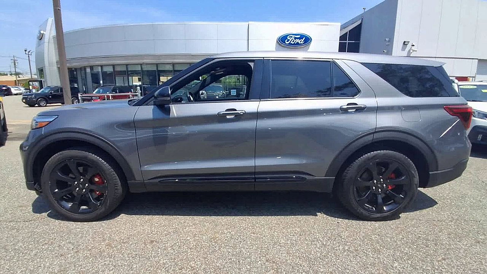Certified 2022 Ford Explorer ST w/ Equipment Group 401A image 5