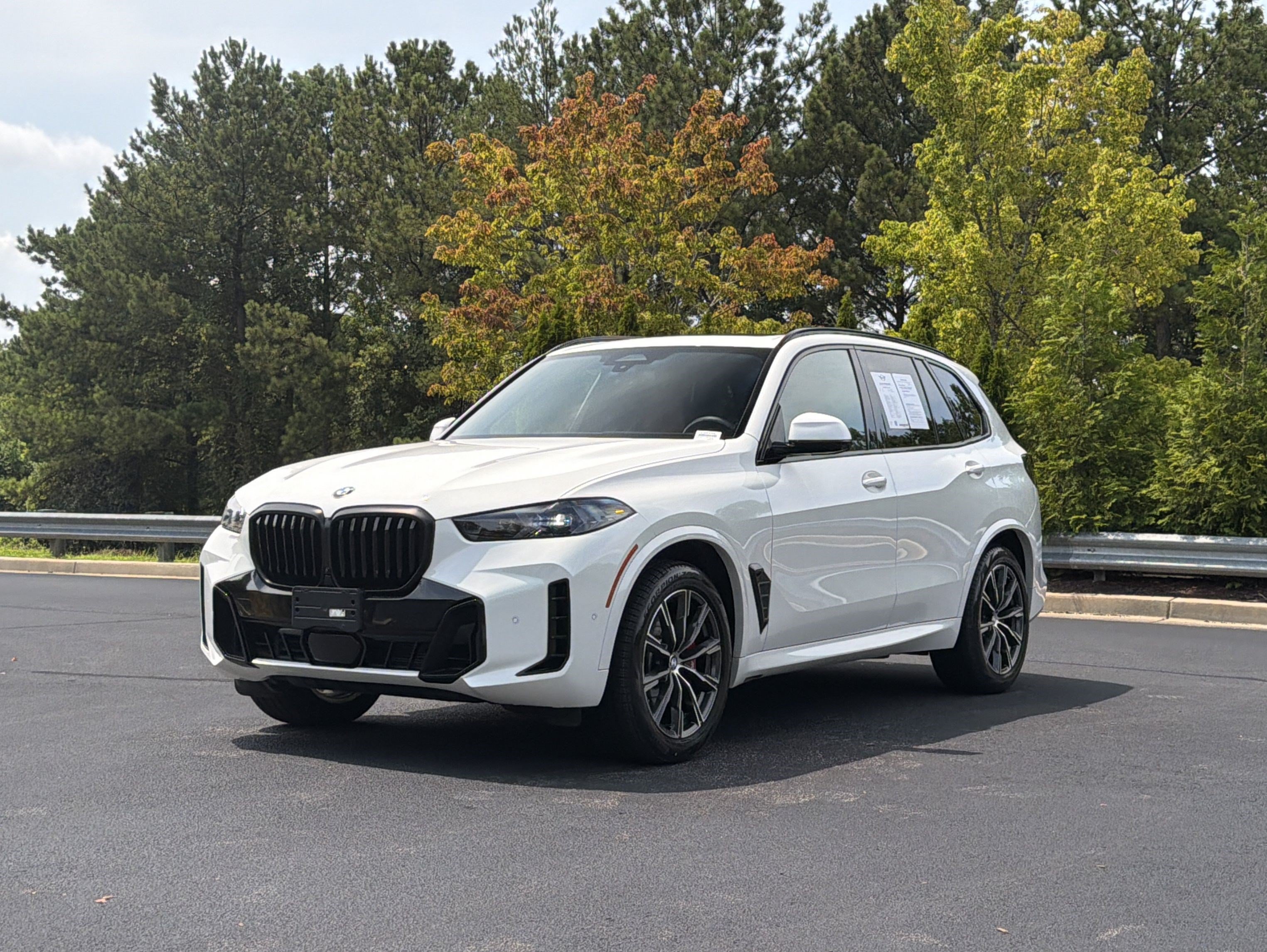 Used 2024 BMW X5 xDrive40i w/ M Sport Package AWD/4WD image 13