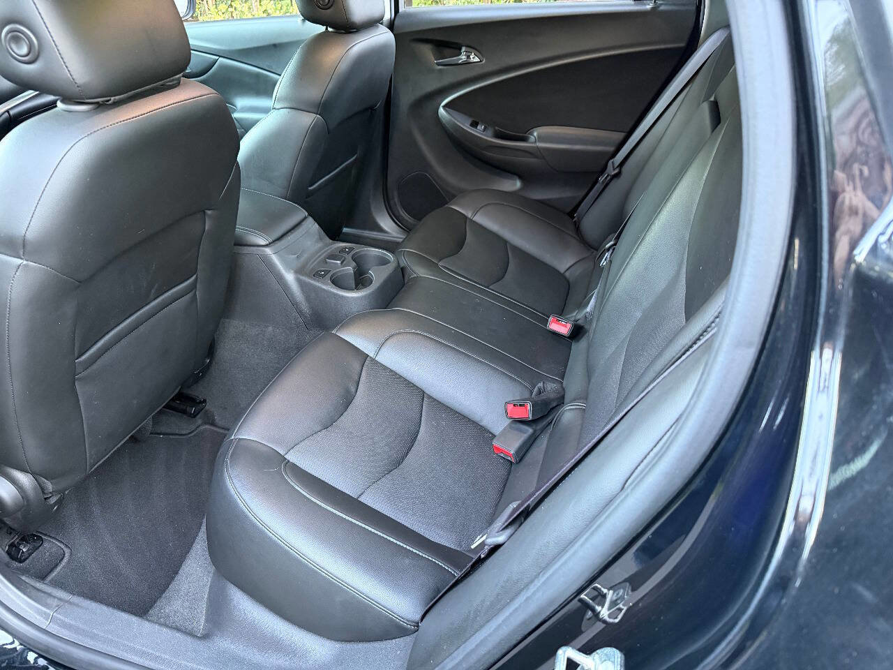 Used 2016 Chevrolet Volt Premier w/ Driver Confidence Package image 16