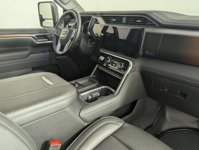 Used 2025 GMC Sierra 2500 Denali w/ Technology Package AWD/4WD image 29