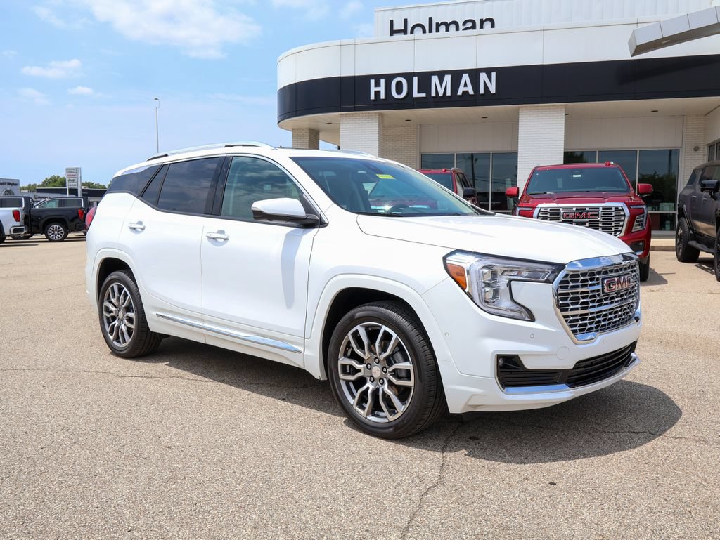 Used 2024 GMC Terrain Denali w/ Denali Premium Package AWD/4WD image 1