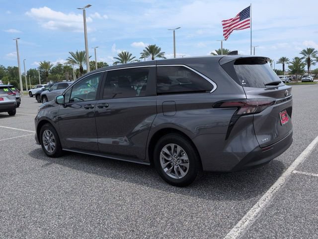 Certified 2025 Toyota Sienna LE FWD image 6