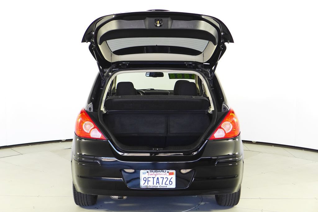 Used 2012 Nissan Versa Hatchback w/ SL Navigation Pkg FWD image 10