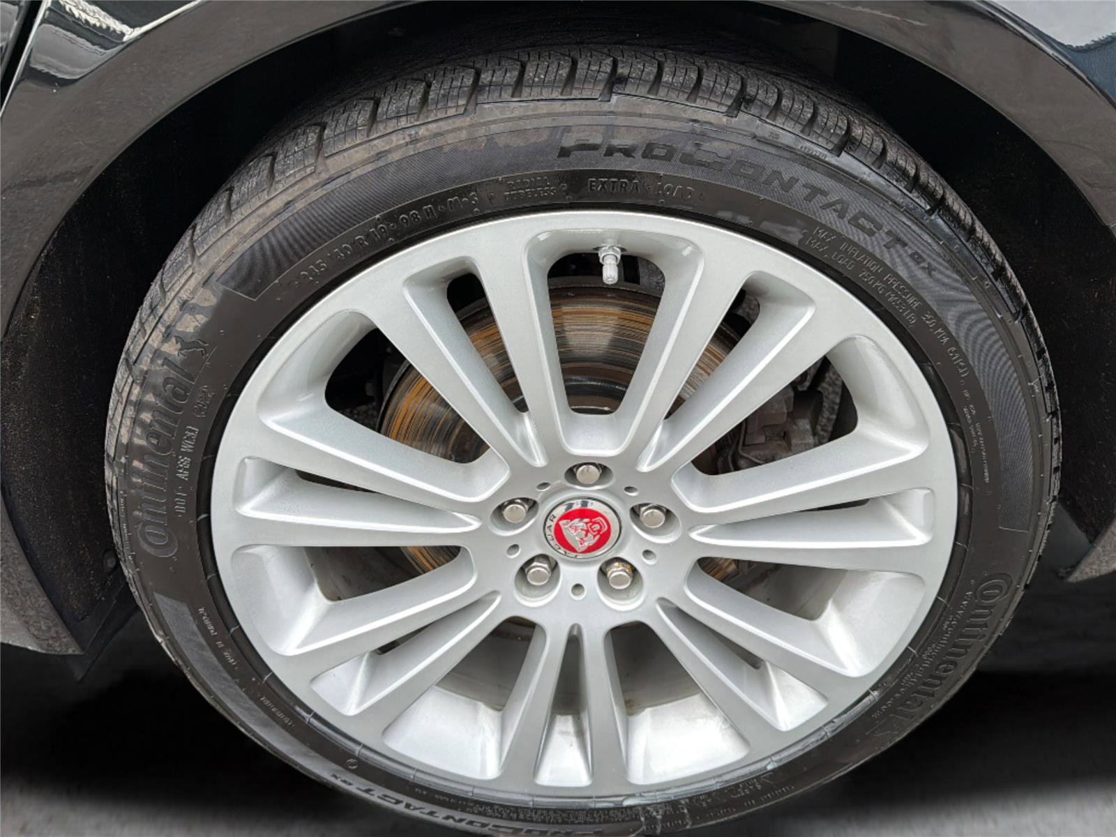 Used 2020 Jaguar XF Premium image 40