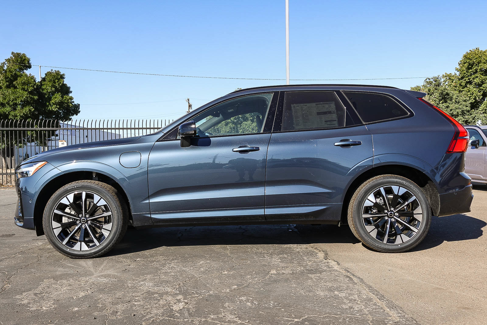 New 2026 Volvo XC60 T8 Plus w/ Climate Package AWD/4WD image 8