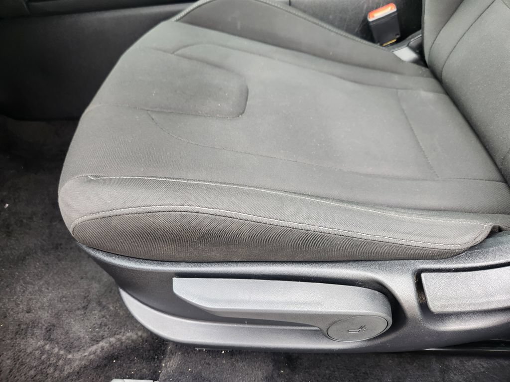 Used 2025 Hyundai Elantra Sport FWD image 23