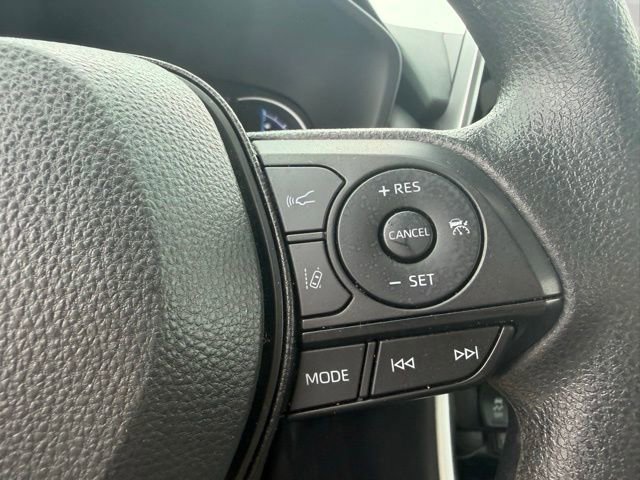 Used 2025 Toyota RAV4 XLE AWD/4WD image 15