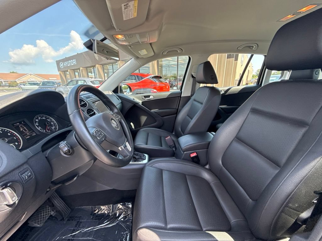 Used 2017 Volkswagen Tiguan S AWD/4WD image 16