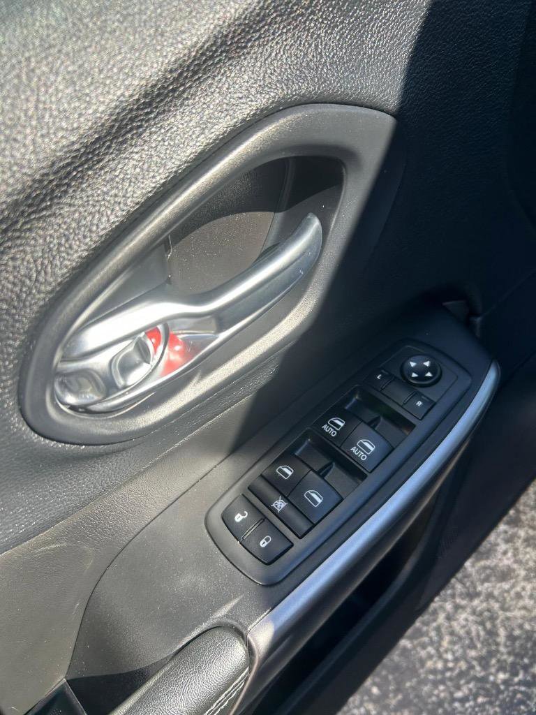 Used 2019 Jeep Cherokee Latitude Plus image 12