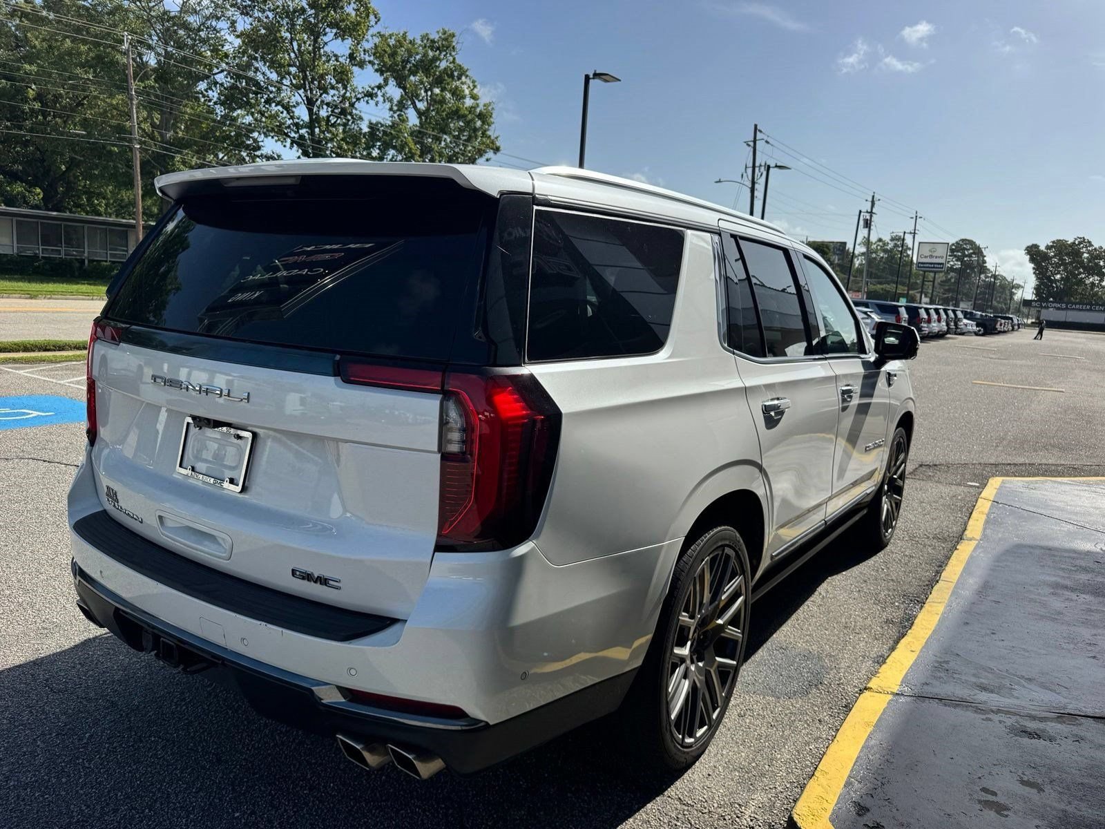 Certified 2025 GMC Yukon Denali Ultimate AWD/4WD image 11