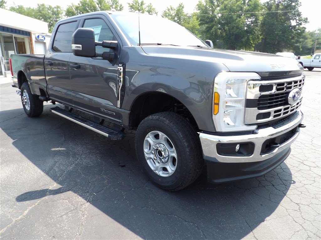 New 2025 Ford F350 XLT w/ FX4 Off-Road Package image 13