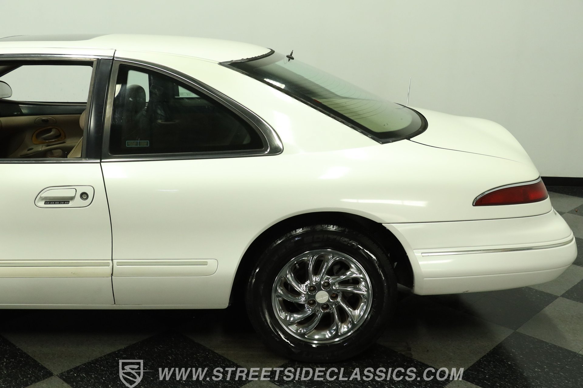 Used 1993 Lincoln Mark VIII RWD image 24