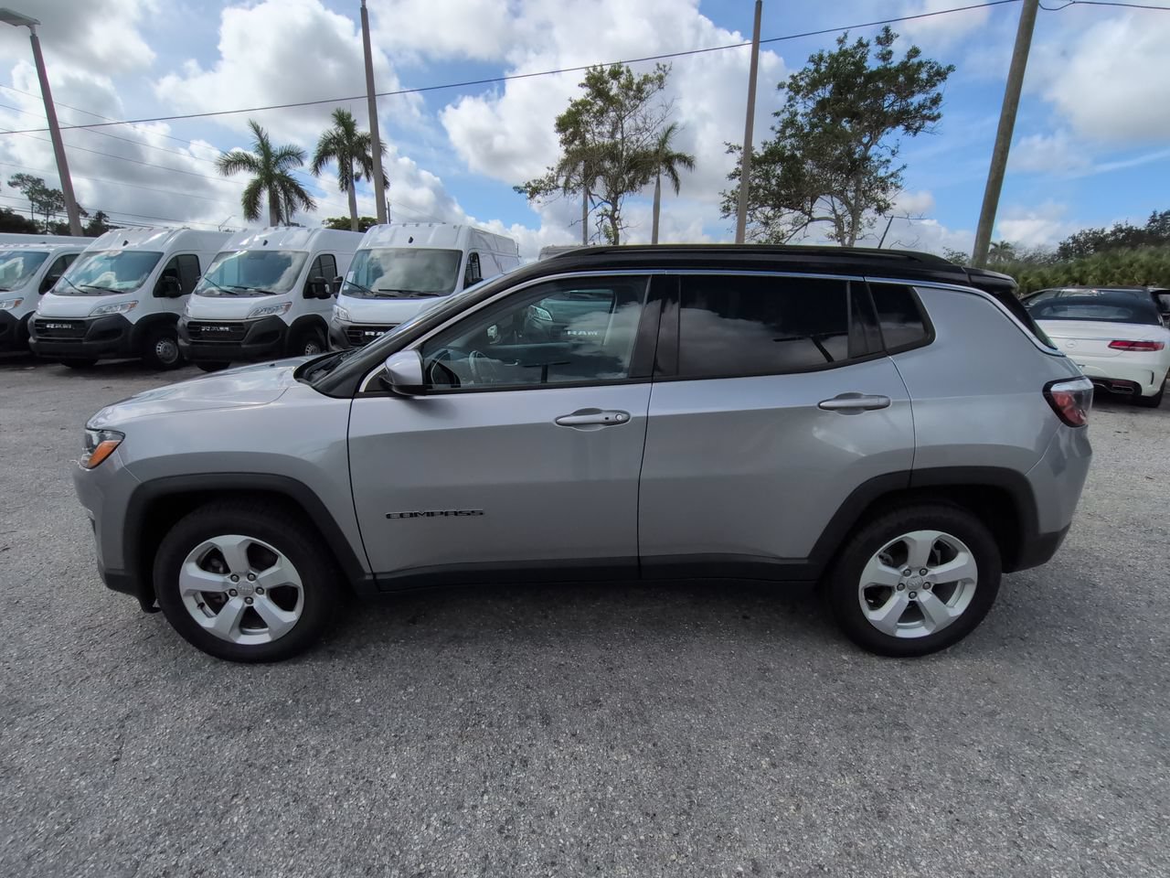 Used 2019 Jeep Compass Latitude FWD image 8