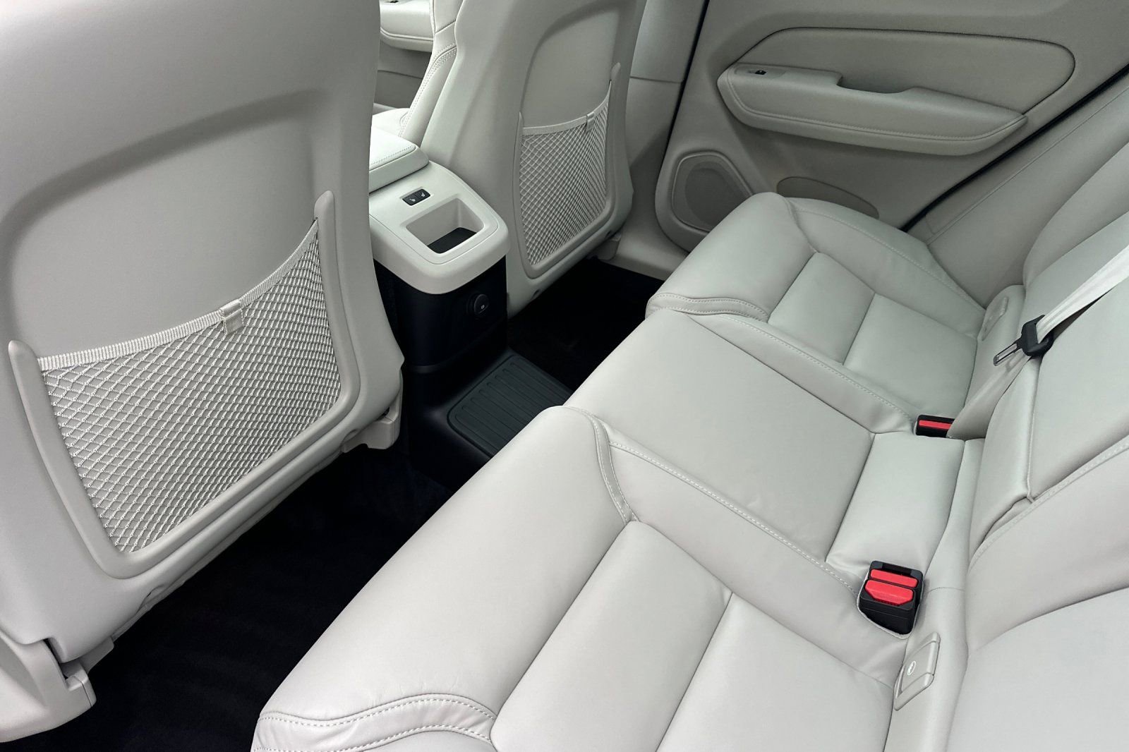 New 2026 Volvo XC60 T8 Ultra w/ Protection Package Premier image 4