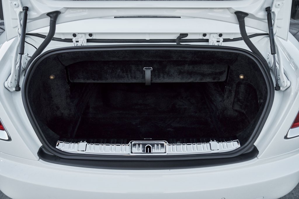Used 2017 Rolls-Royce Dawn image 19