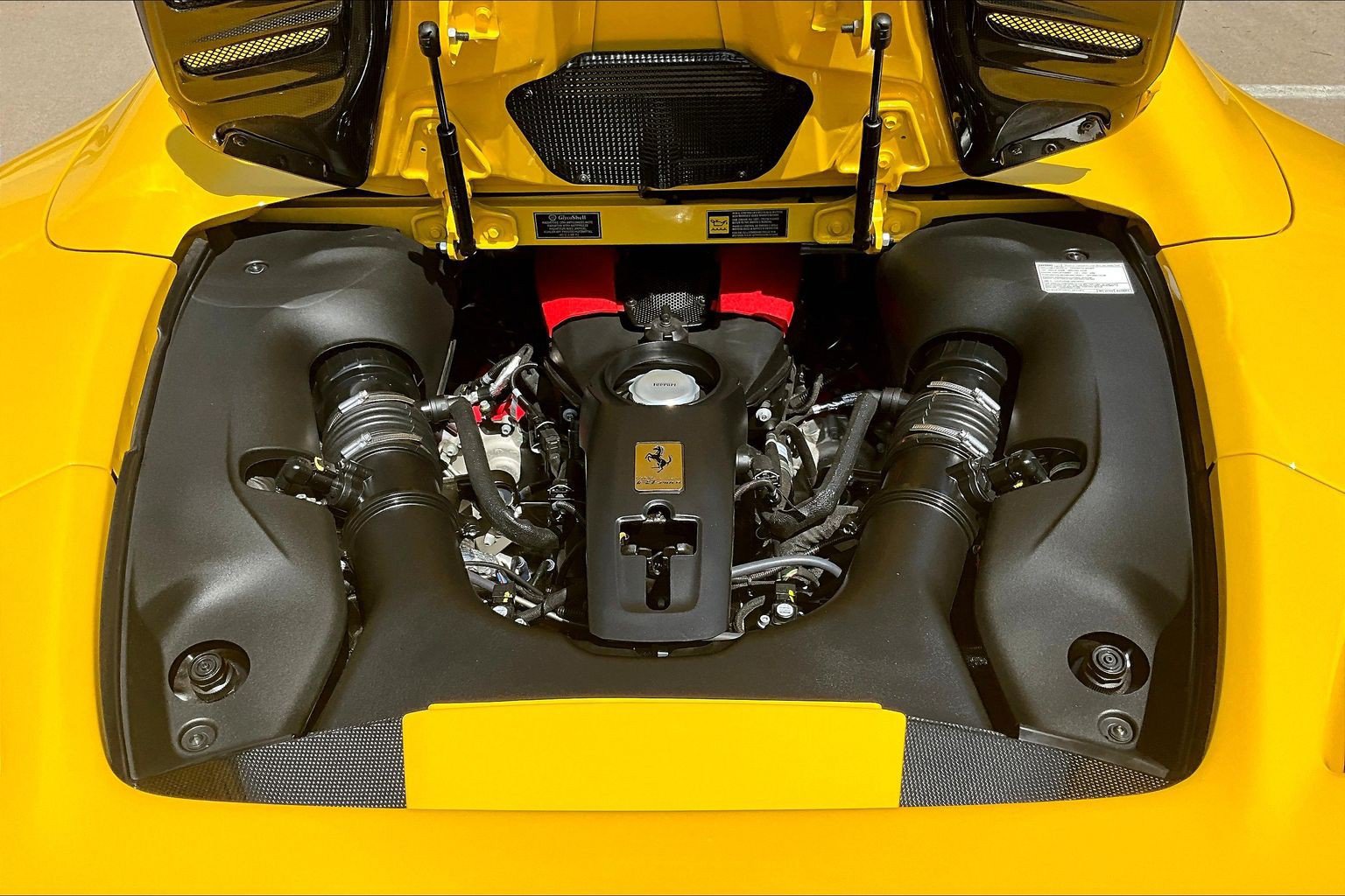 Certified 2022 Ferrari F8 Spider RWD image 24