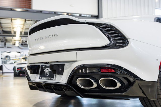 Used 2025 Aston Martin Vanquish RWD image 19