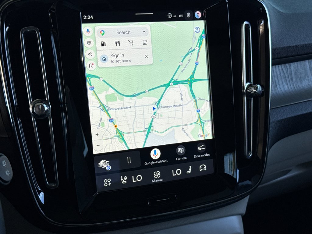 Certified 2026 Volvo XC40 B5 Plus AWD/4WD image 18