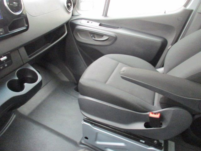 Used 2025 Mercedes-Benz Sprinter 2500 image 19