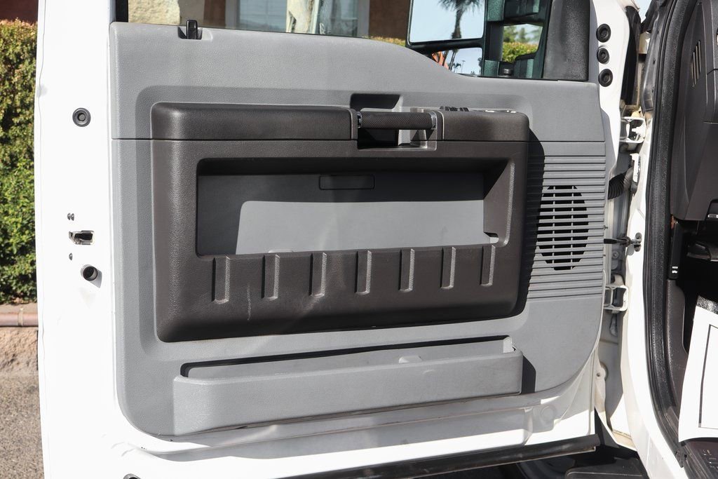 Used 2011 Ford F550 2WD Crew Cab Super Duty w/ Payload Upgrade Pkg image 16