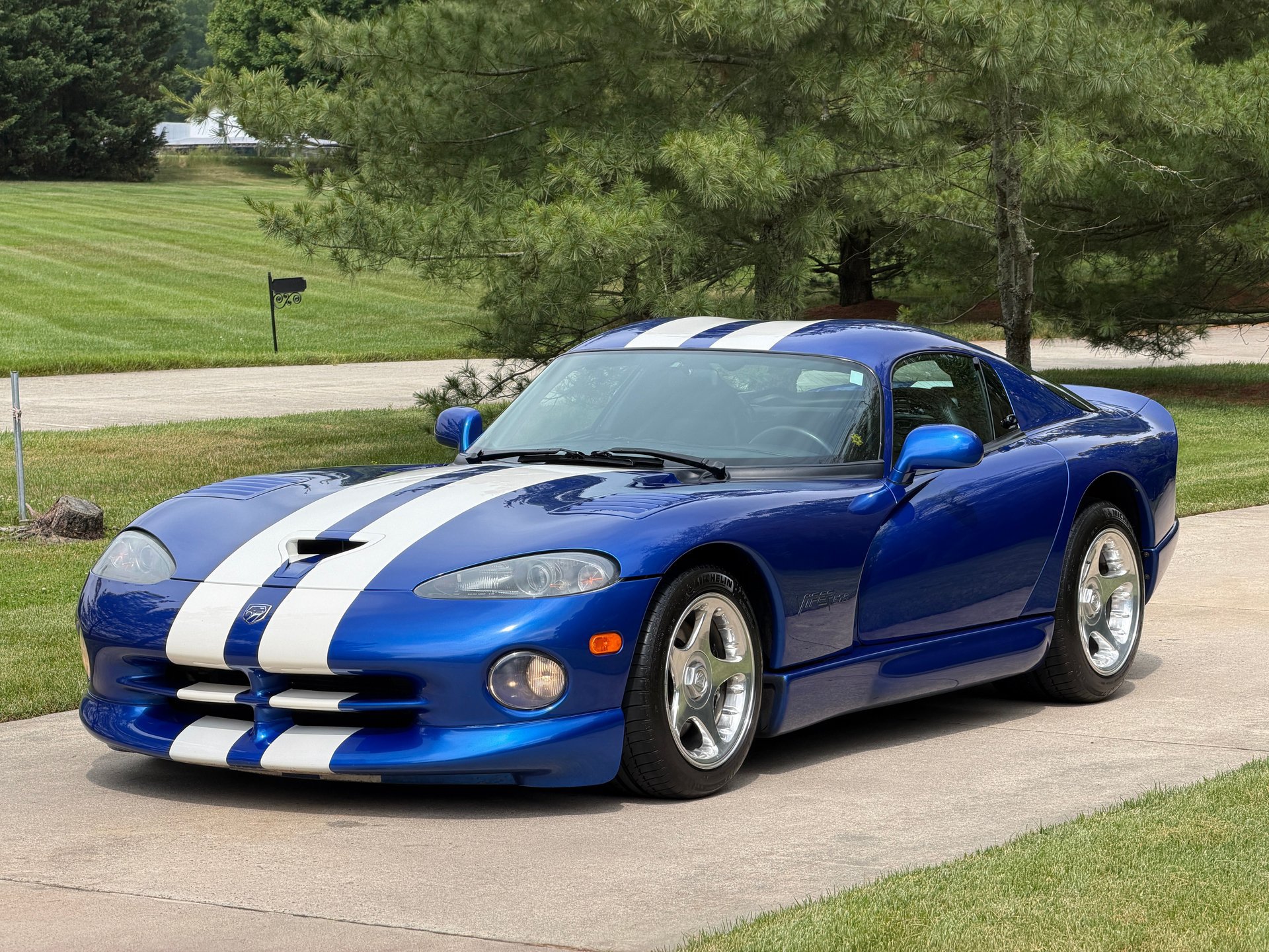 Used 1997 Dodge Viper GTS RWD image 2