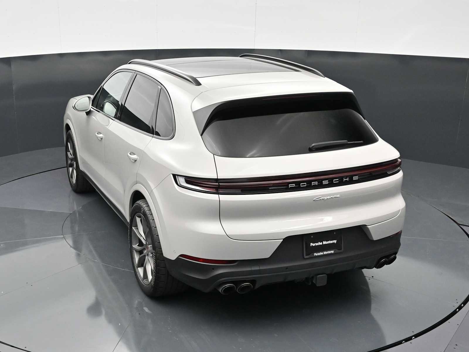 Certified 2025 Porsche Cayenne AWD/4WD image 30
