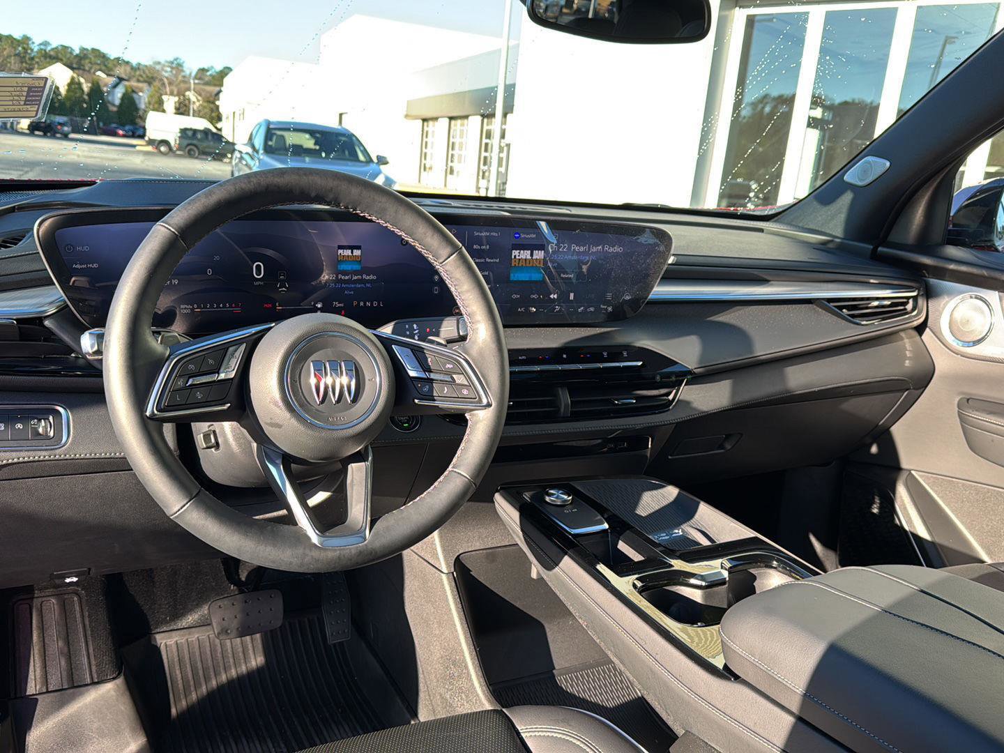 Used 2025 Buick Enclave Avenir image 16