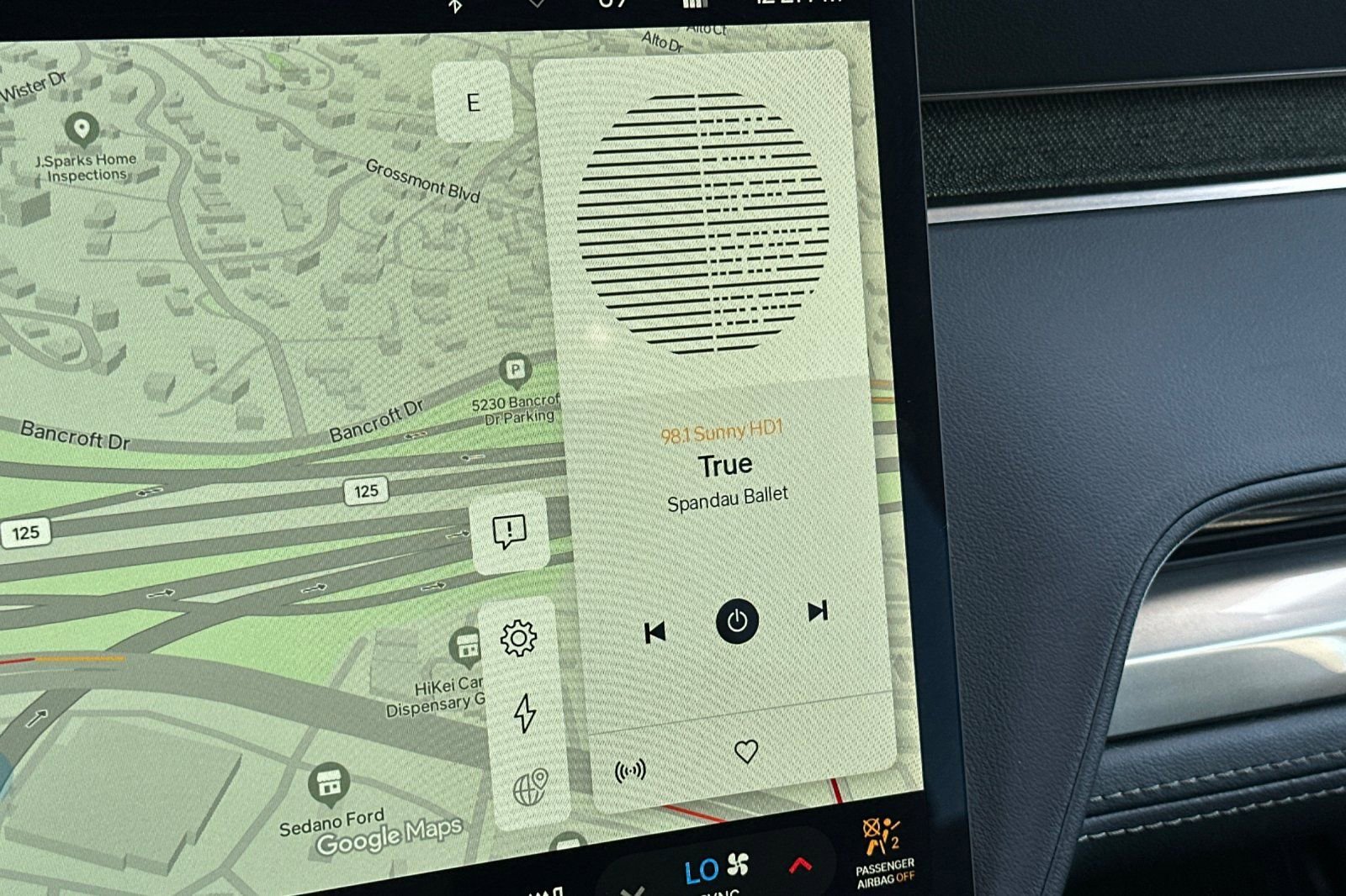 Used 2024 Rivian R1S Adventure image 18