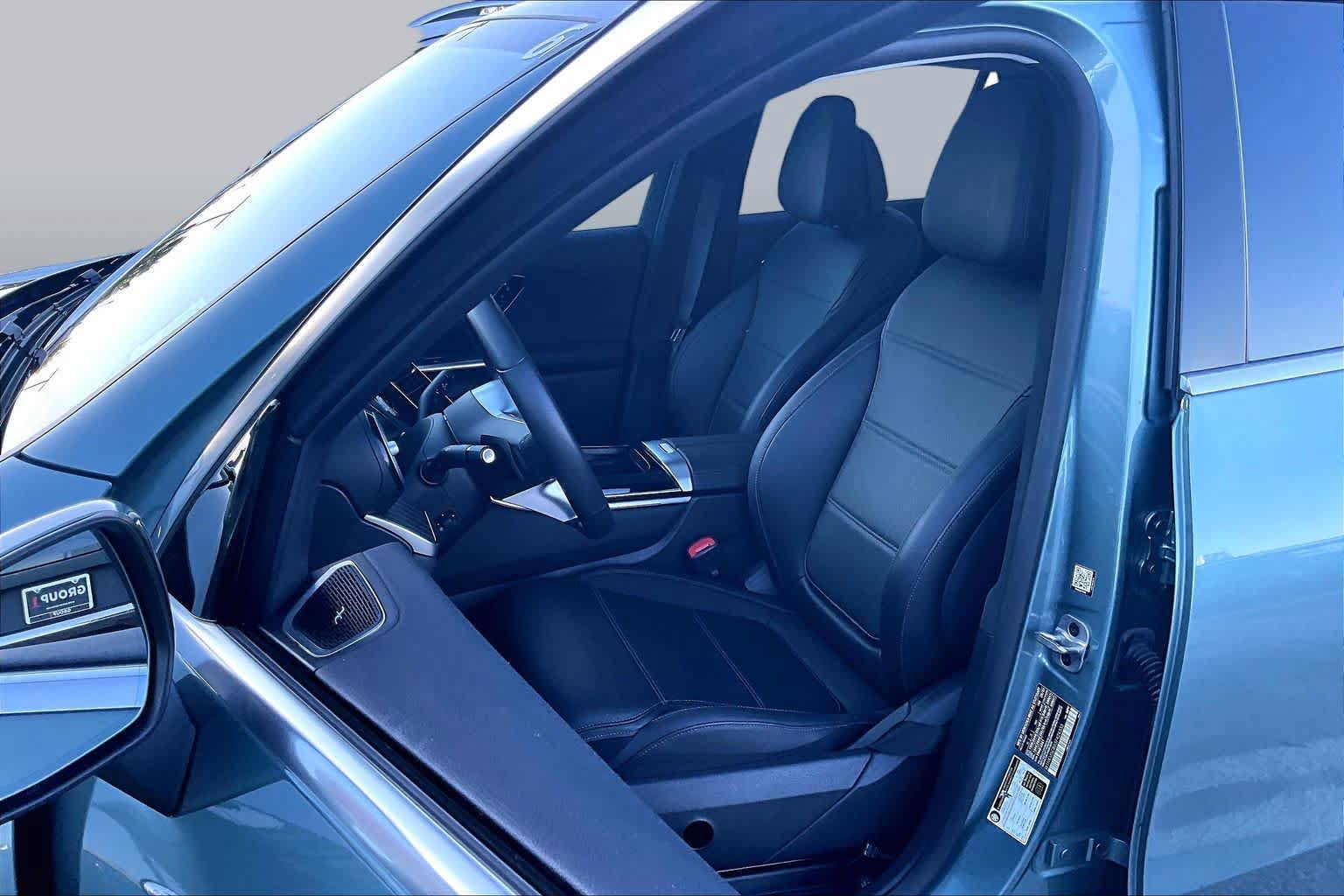 Used 2025 Mercedes-Benz GLC 350e 4MATIC image 8