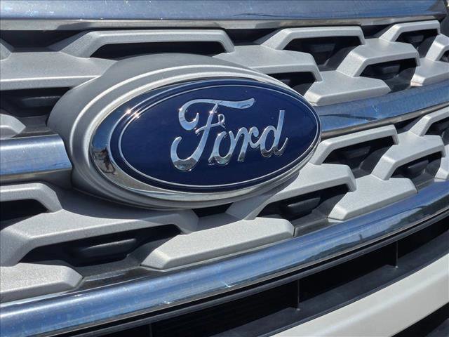 Used 2018 Ford Explorer XLT w/ Equipment Group 202A FWD image 8