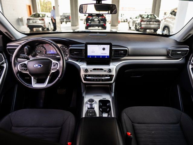 Used 2021 Ford Explorer XLT image 16