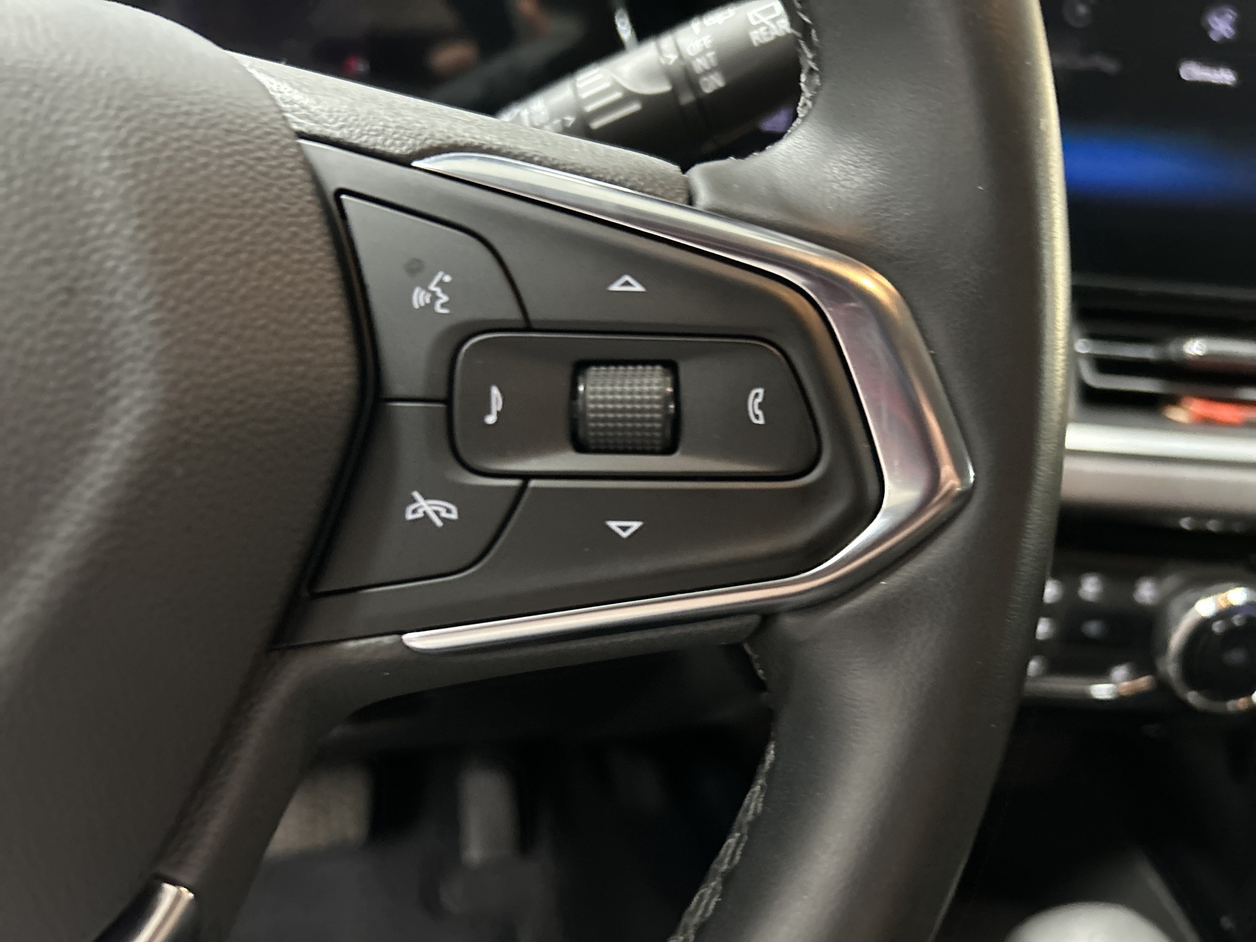 Used 2025 Chevrolet Trax ACTIV w/ Driver Confidence Package FWD image 31