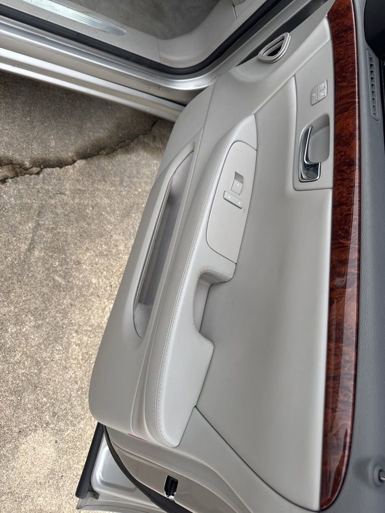 Used 2007 Cadillac DTS Luxury I w/ Trunk Convenience Package image 13